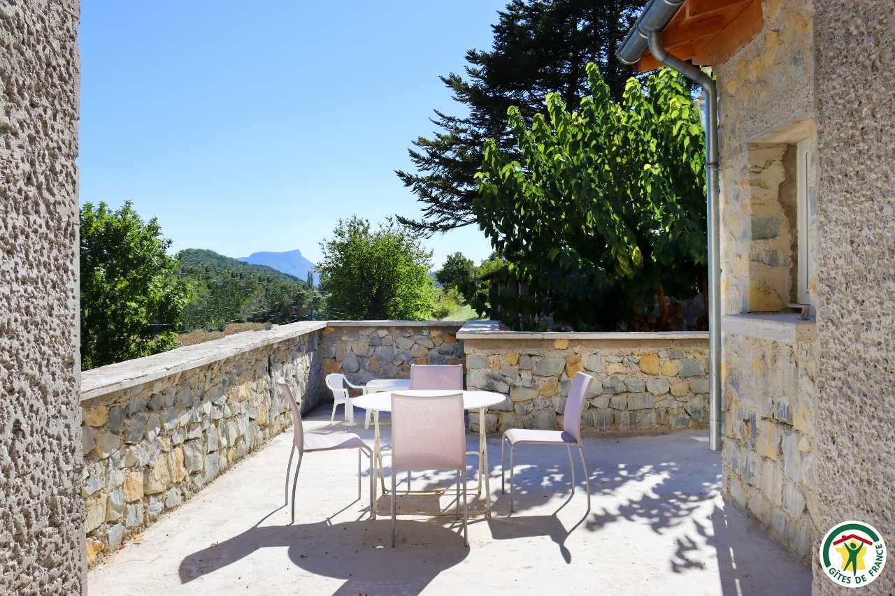 Terrasse privative avec coin repas