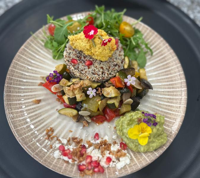 Quinoa, légumes rôtis, dhal de lentilles corail et féta :) 