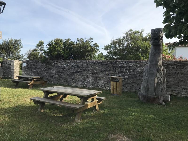 Aire de pique-nique clos de la mairie