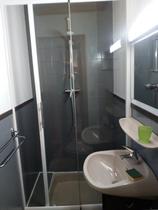 cabinet de toilette avec douche