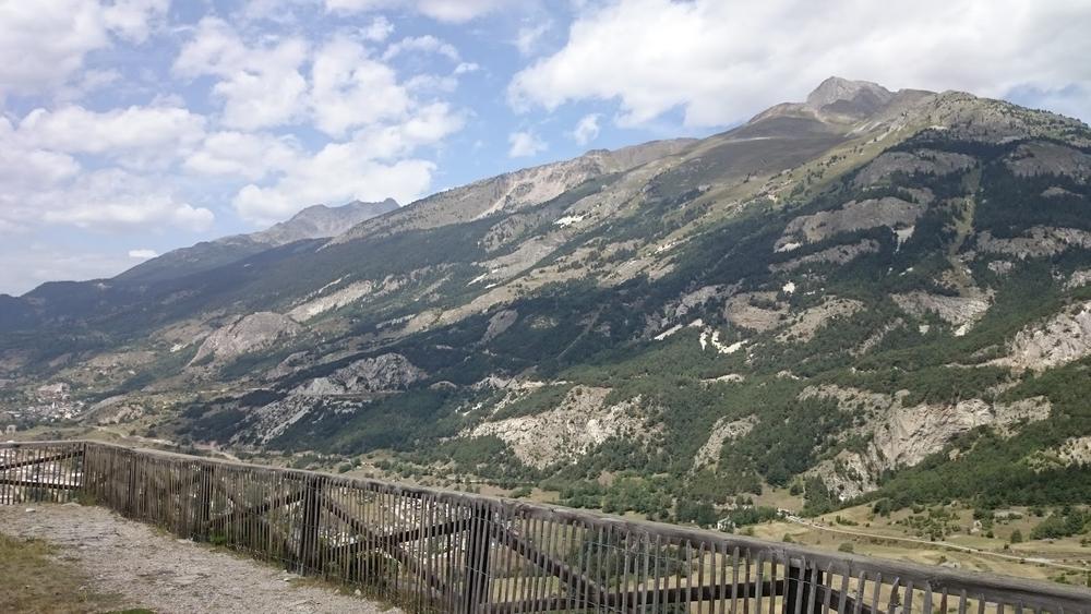 La vue du fort sur les montagnes environnantes La vue du fort sur les montagnes environnantes
