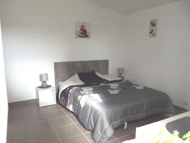 Chambre avec lit double.