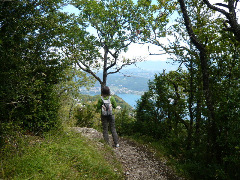 randonnee-dentduchatcolduchat-aixlesbainsrivieradesalpes-marcheur