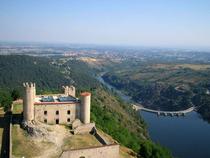 Le Château d'Essalois et le barrage de Grangent