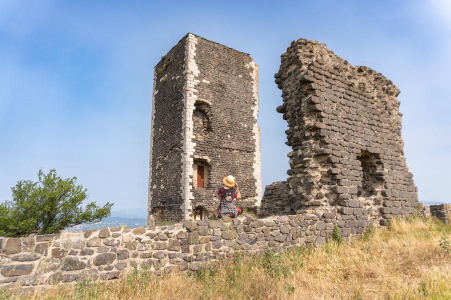 Tour et ruines du château de La Roche_Mirabel