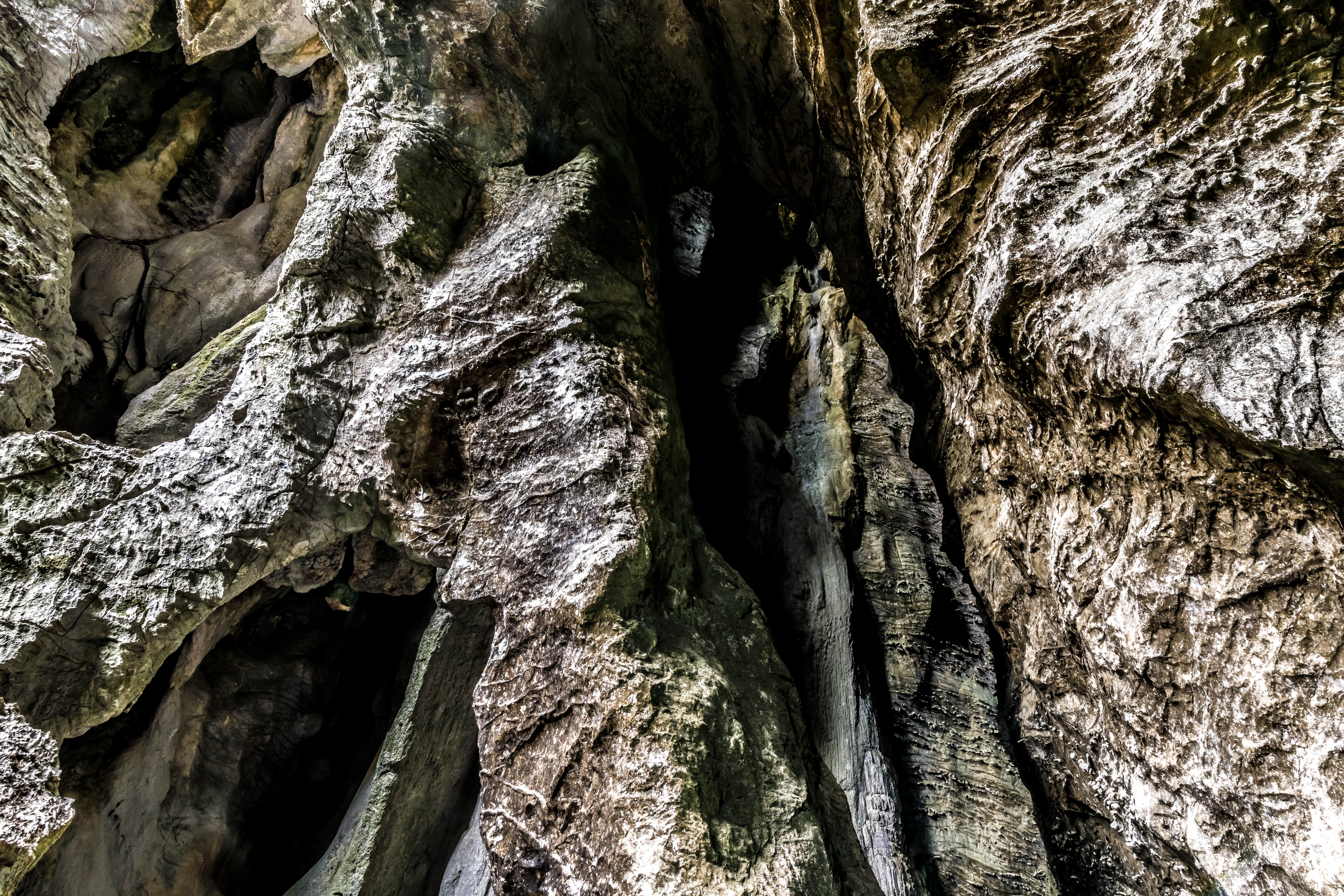 Sentier libre de la petite grotte de Koumac
