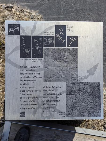 Panneau explicatif au parc archéologique des Lozes Panneau explicatif au parc archéologique des Lozes
