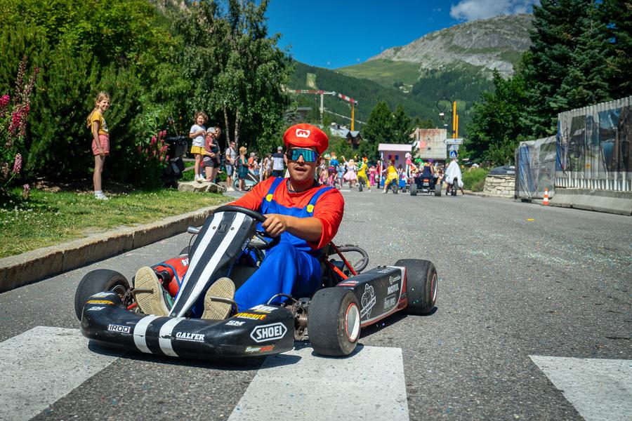 Ambiance à la Fête du Vieux Val de Val d'Isère en été