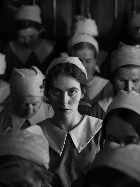 Film La jeune femme à l'Aiguille - © Film La jeune femme à l'Aiguille Film La jeune femme à l'Aiguille - © Film La jeune femme à l'Aiguille