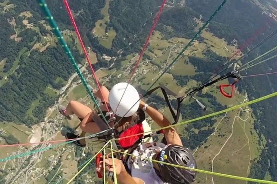 First-time or advanced paragliding flights
