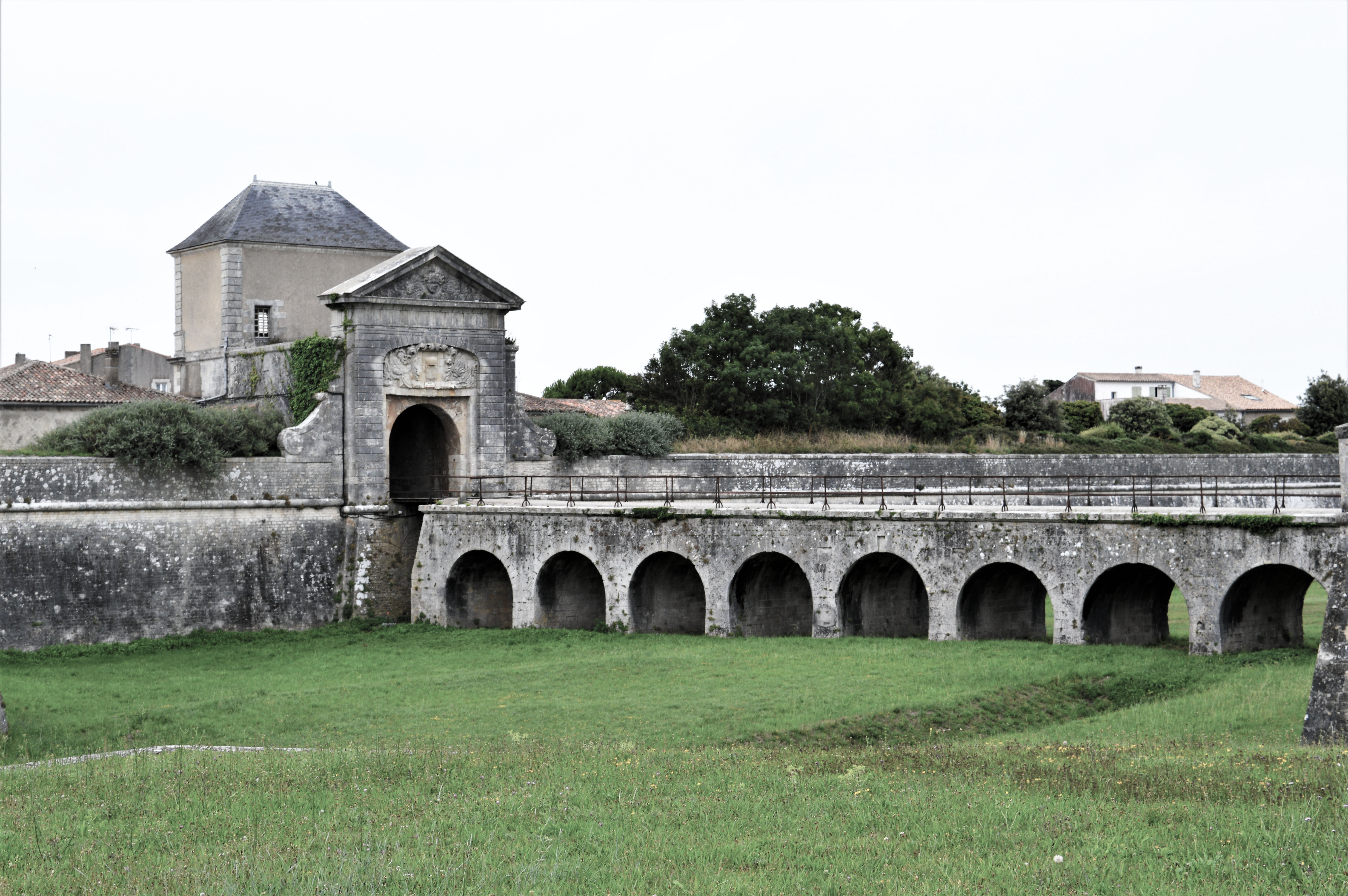 Visite historique guidée à pied , Saint-Martin-de-Ré, ville fortifiée par J&M Evasion