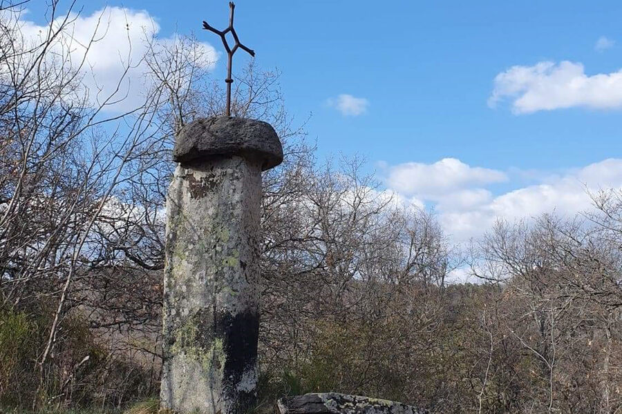 Menhir De La Croix St Roch