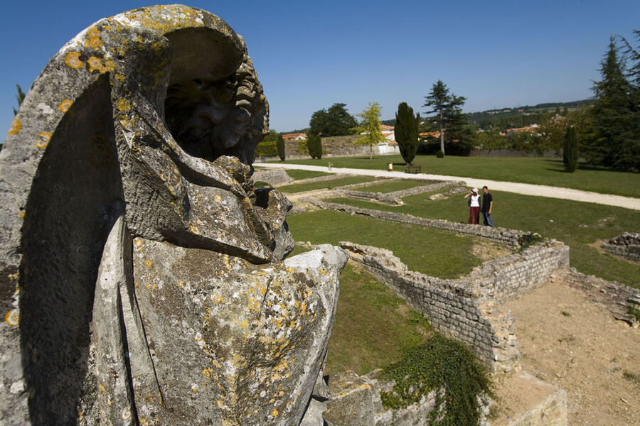 Thermes De Saint-saloine, Saintes (17100) - Sites Et Monuments