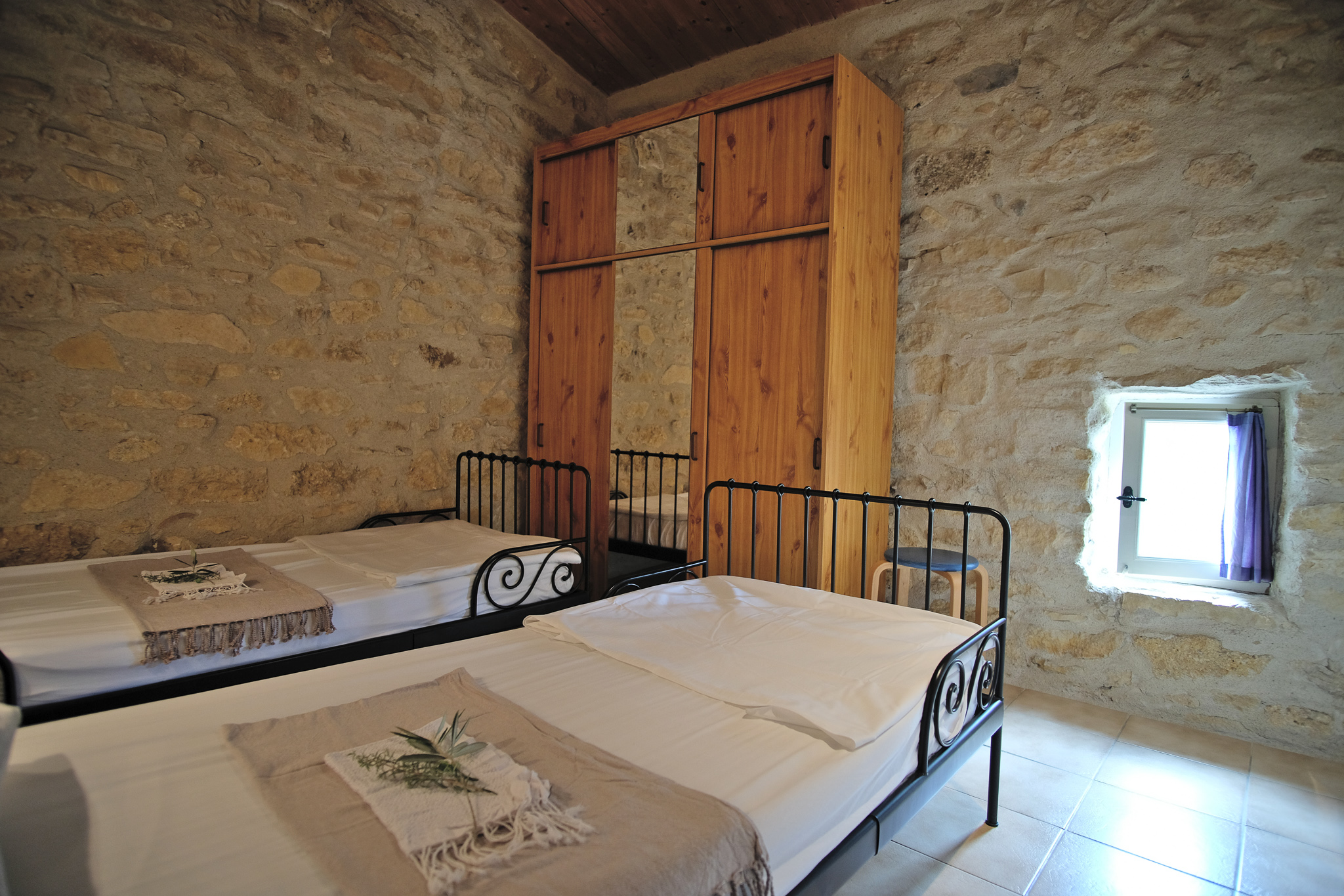 Chambre n 2 avec deux lits simples
