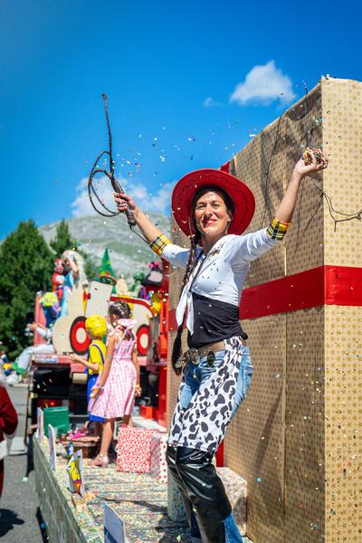 Ambiance à la Fête du Vieux Val de Val d'Isère en été