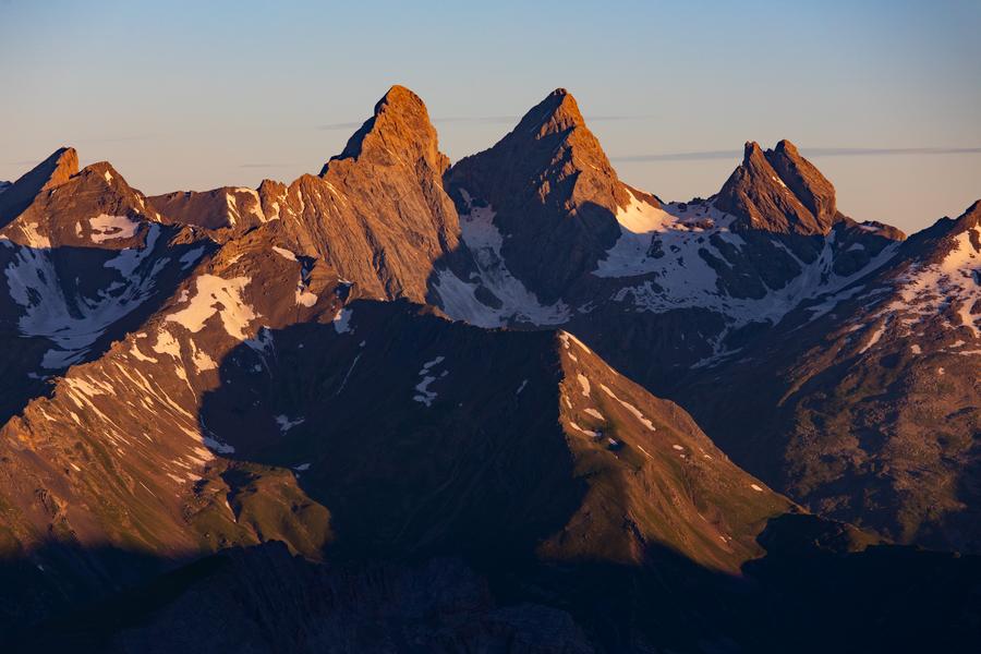 Vue sur Les Aiguilles d'Arves et l'aiguille de l'épaisseur depuis les Cerces