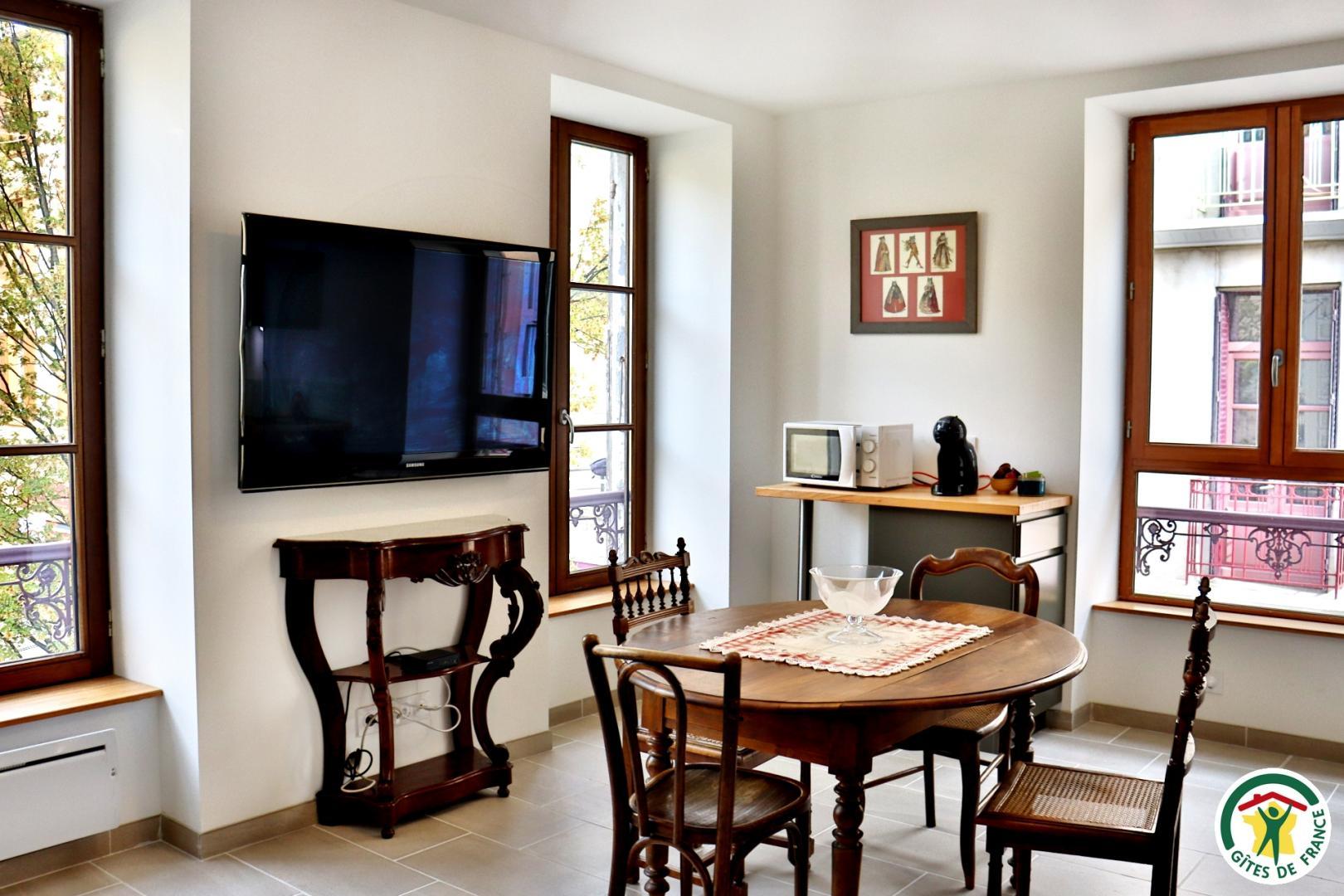 Cuisine équipée et salle à manger