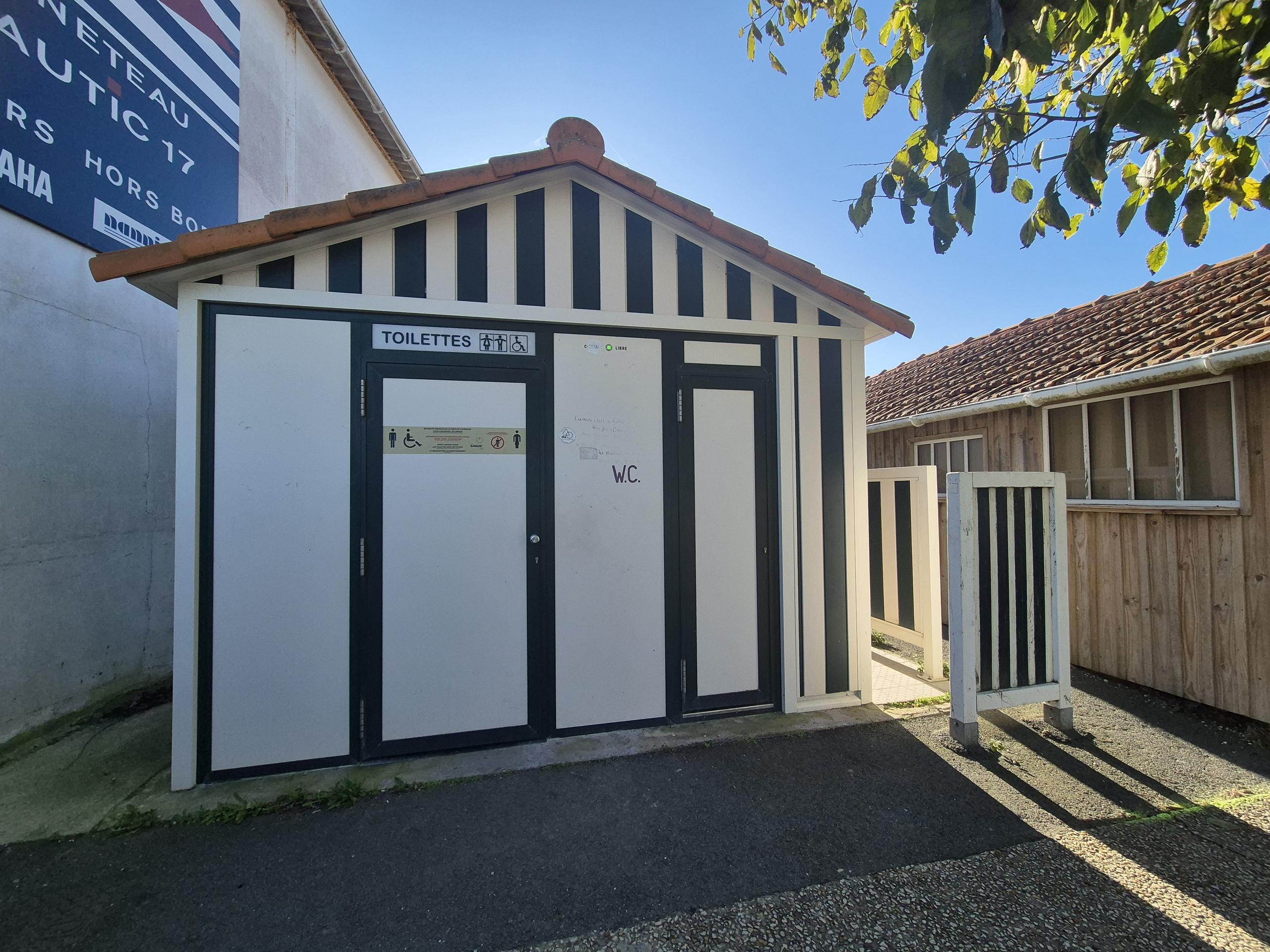 Toilettes Avenue du port