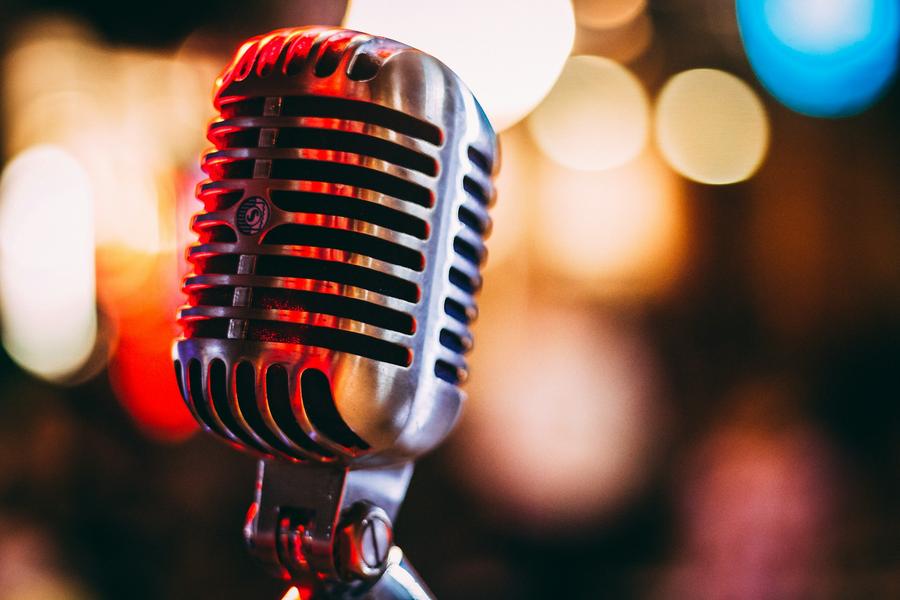 Croisière avec fondue et chanteuse à bord de l