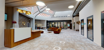 Notre Grand Espace Événementiel de 300 m² est conçu pour accueillir vos événements de grande envergure dans un cadre lumineux et flexible. Réservable à la demi-journée ou à la journée, cet espace peut recevoir jusqu’à 200 personnes.