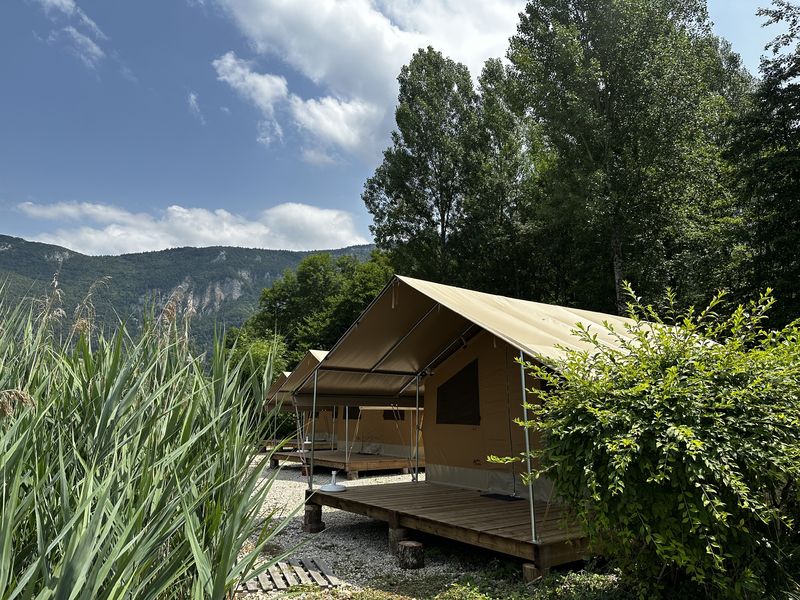 Camping Les Peupliers - 8 tentes