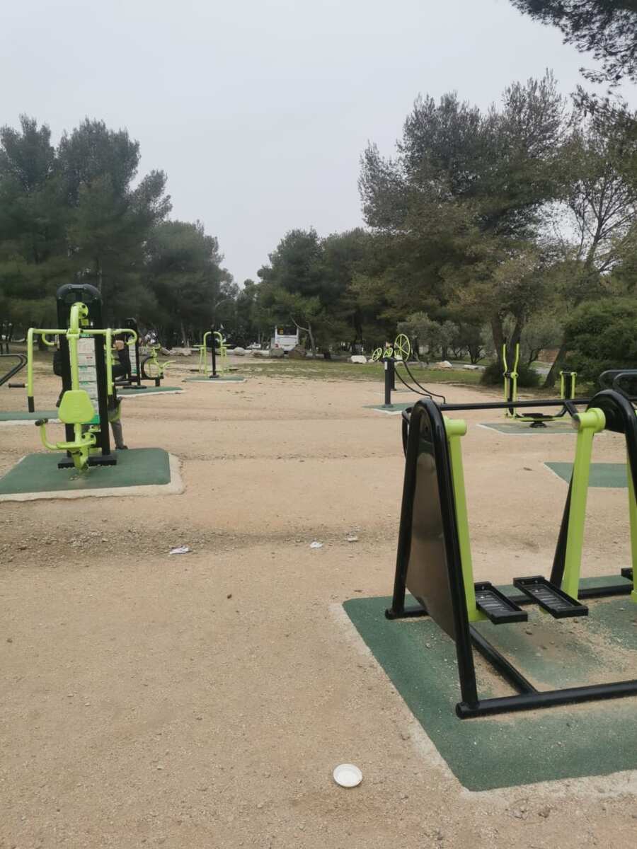 Aire de sport à la colline Notre-Dame de Pitié (agrès en accès libre) - photo 3