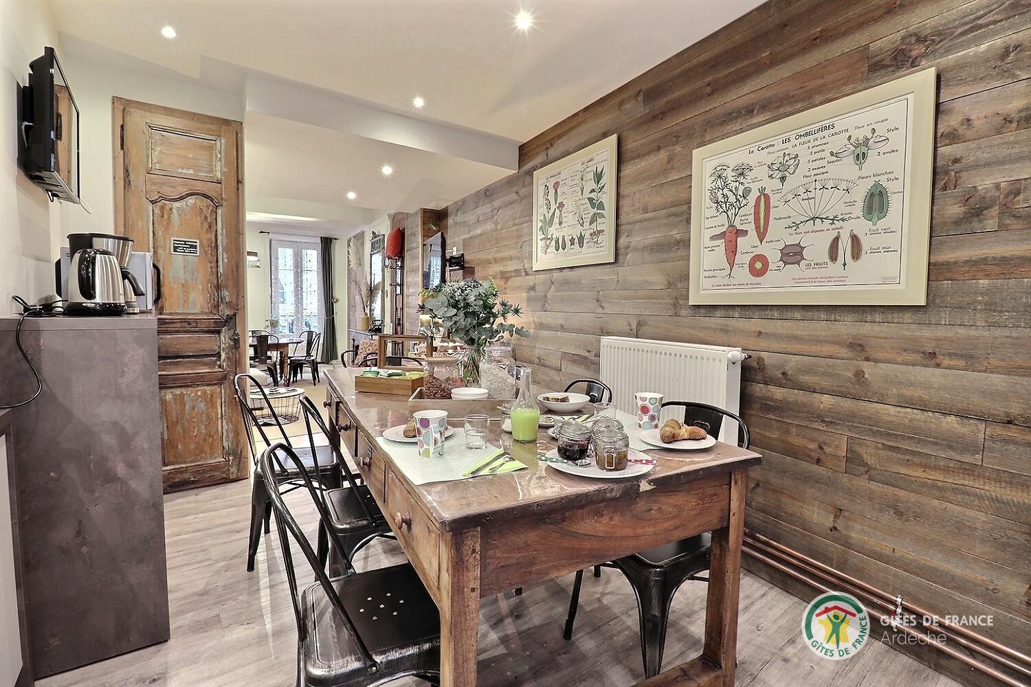 Table petit-déjeuner