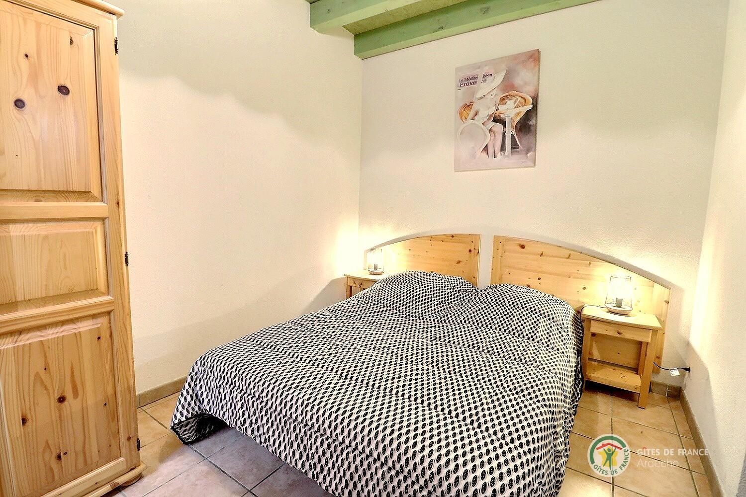 Chambre au RDC avec lit en 140