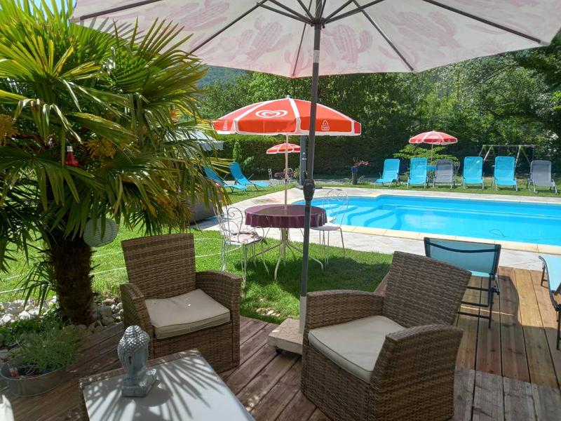 Coin repos près de la piscine