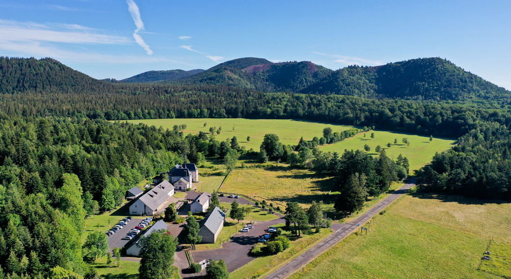 Aire de pique-nique de la Maison du Parc Naturel Régional des Volcans d'Auvergne