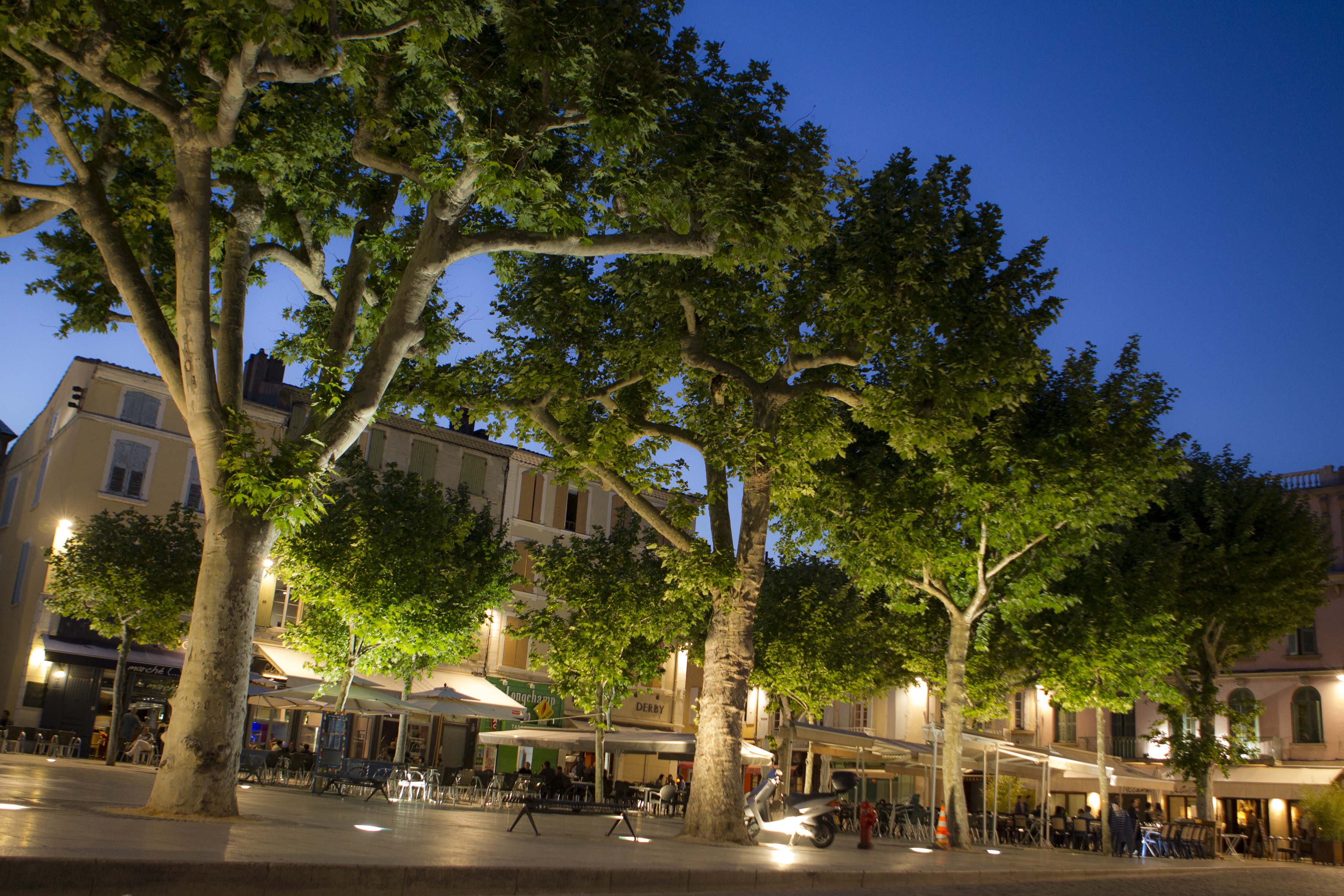 Valence - Place des Clercs 01