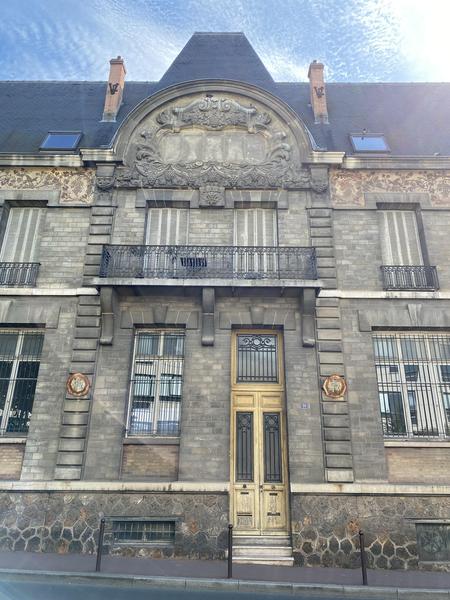 Façade des anciens établissements Byrrh à Charenton-le-Pont 