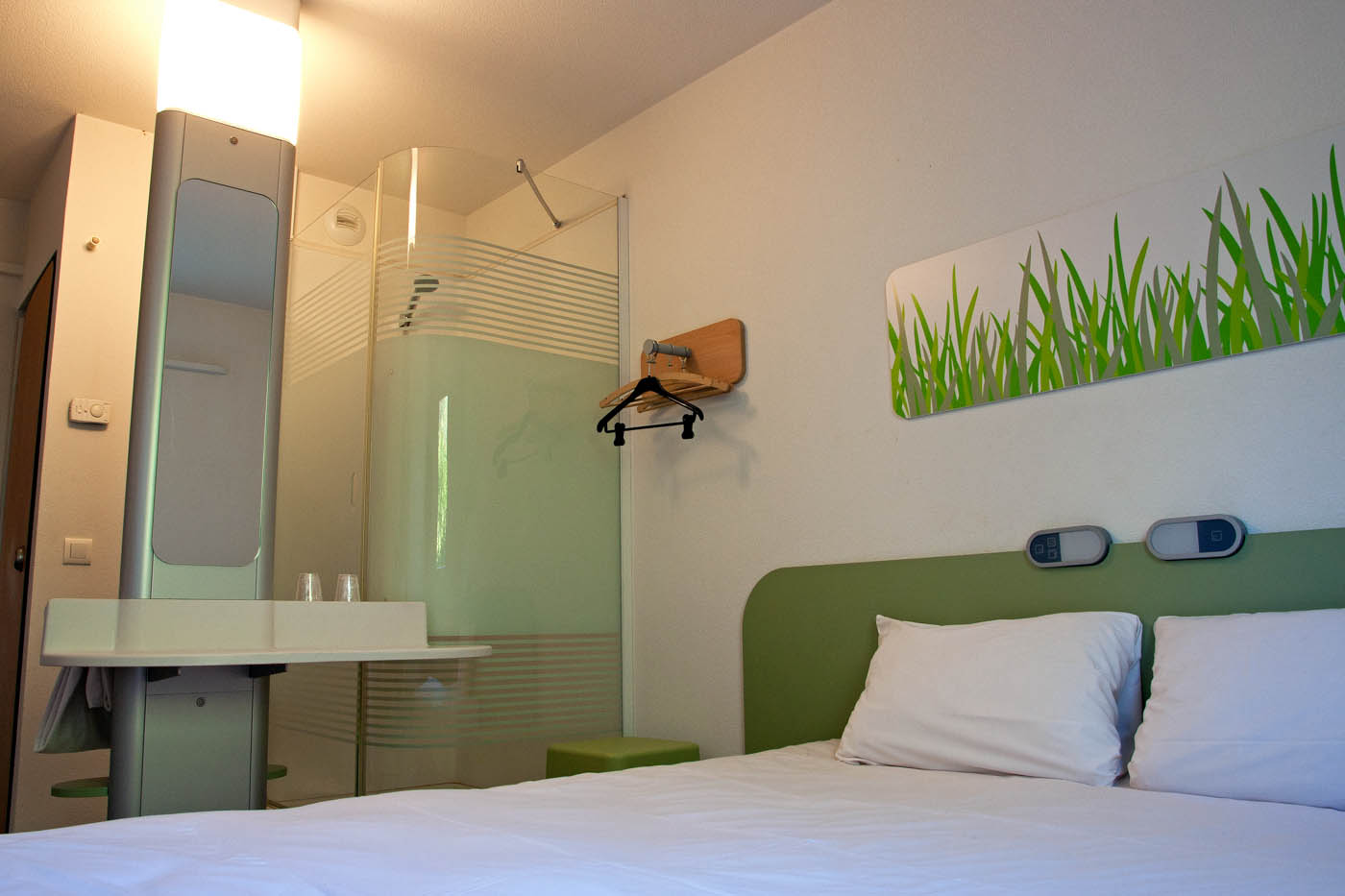 Chambre avec lit double