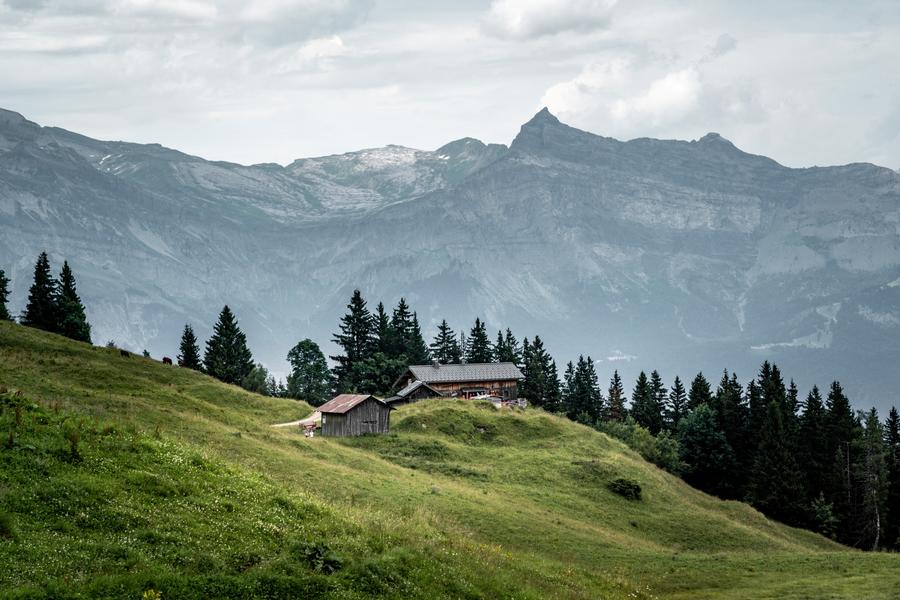 Les Chalets de Porcherey au départ du Plateau de la Croix