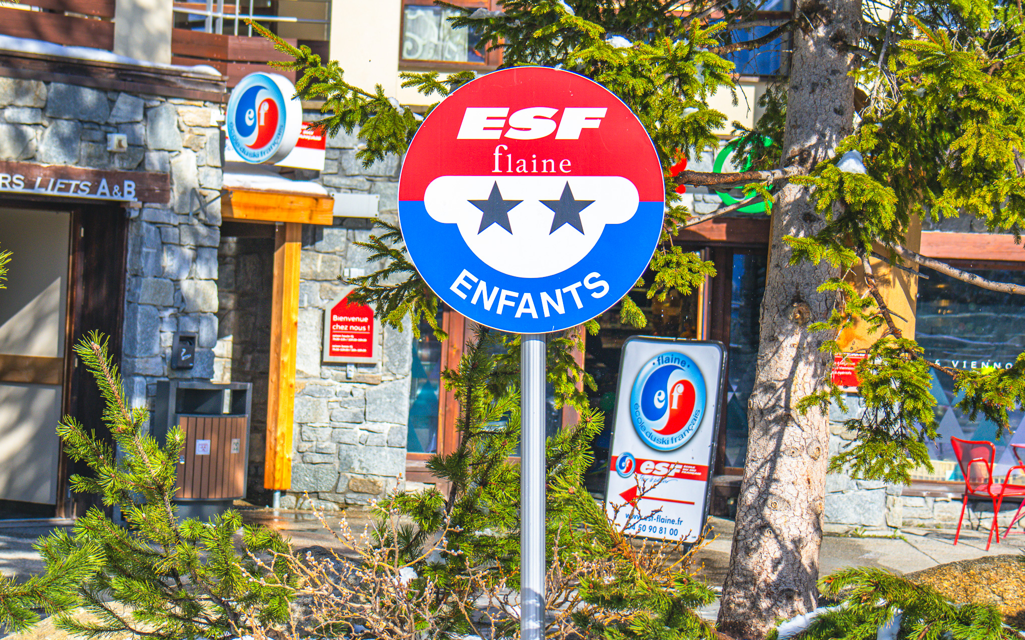 Point de rassemblement situé juste devant le bureau d'accueil de l'ESF