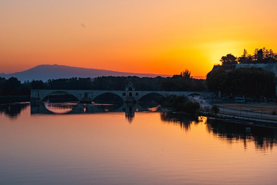 Lever de soleil sur le Pont d'Avignon