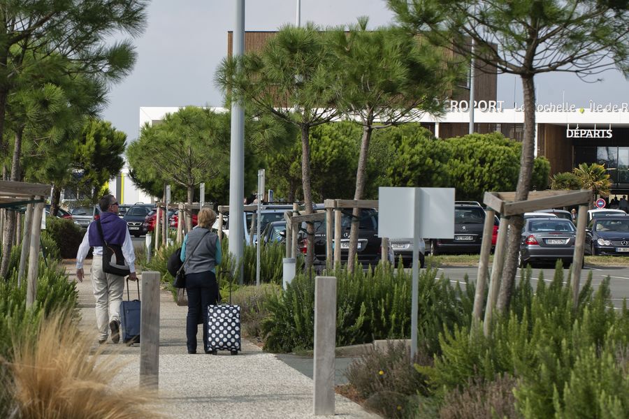 Allée Parking vers aéroport