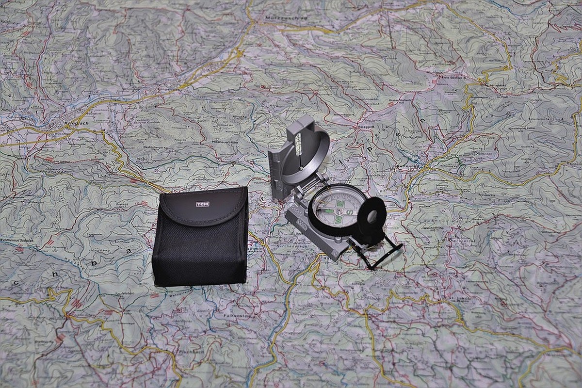 HEITIGN Boussole De Pouce Miniature Avec Point Lumineux – Orientation, Course, Survie, Randonnée – Étanche Et Antichoc