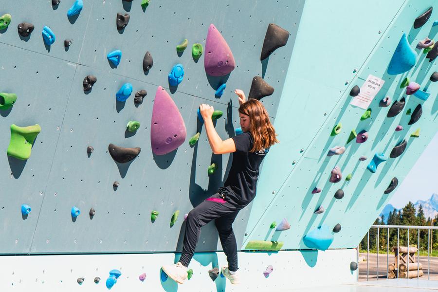 Mur d'escalade extérieur en accès libre