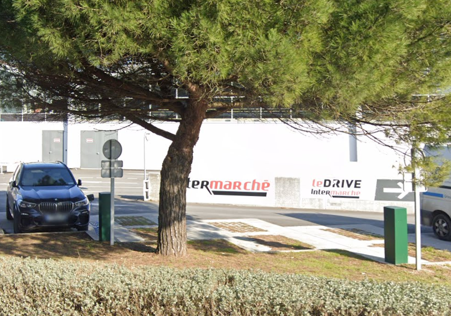 Borne de recharge pour véhicule électrique - Intermarché