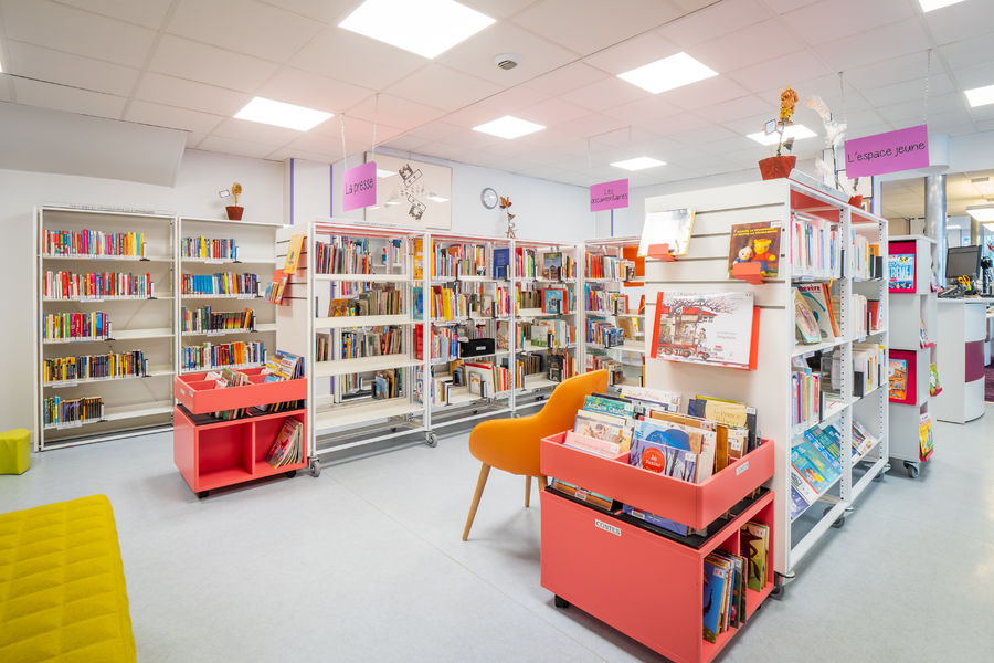 Médiathèque Les Romains - Rayonnages