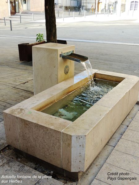 Fontaine de la Place aux Herbes