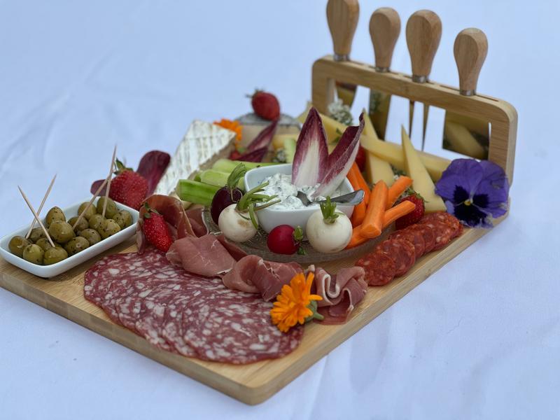 Charcuterie de qualité; fromages affinés