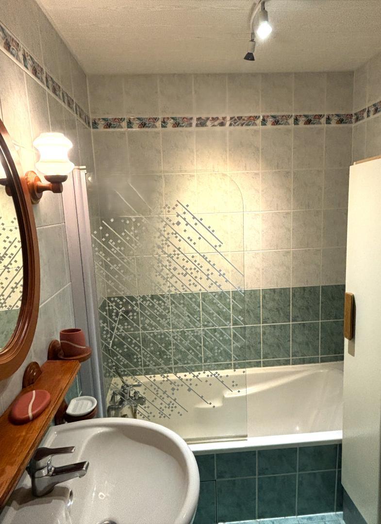 Salle de bain privative + toilette - 1er étage