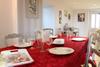 Salle à manger  dans pièce à vivre Gîte Les Guérichauds CINDRE dans l'Allier en Auvergne Ⓒ Gîtes de France