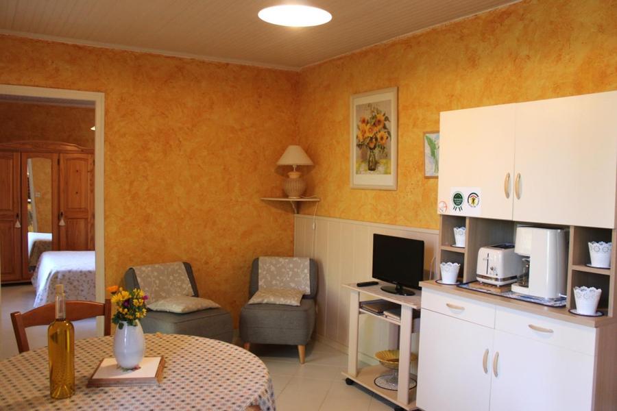 Gîte Le Jardin des Cinq Sens-Télévision-Tourrette-Levens-Gîtes de France des Alpes-Maritimes