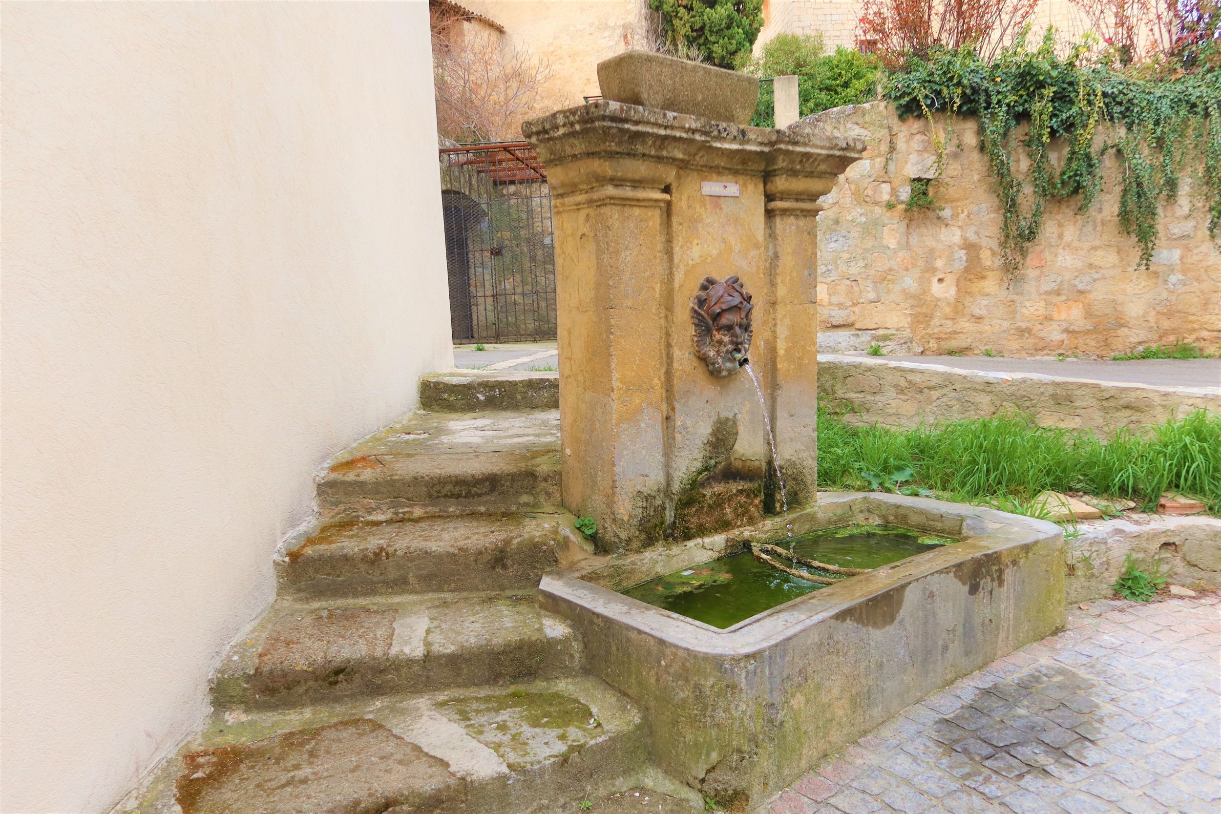 BEAUMONT-DE-PERTUIS - L'eau des fontaines et Chapelle Sainte-Croix, Pertuis - photo 4