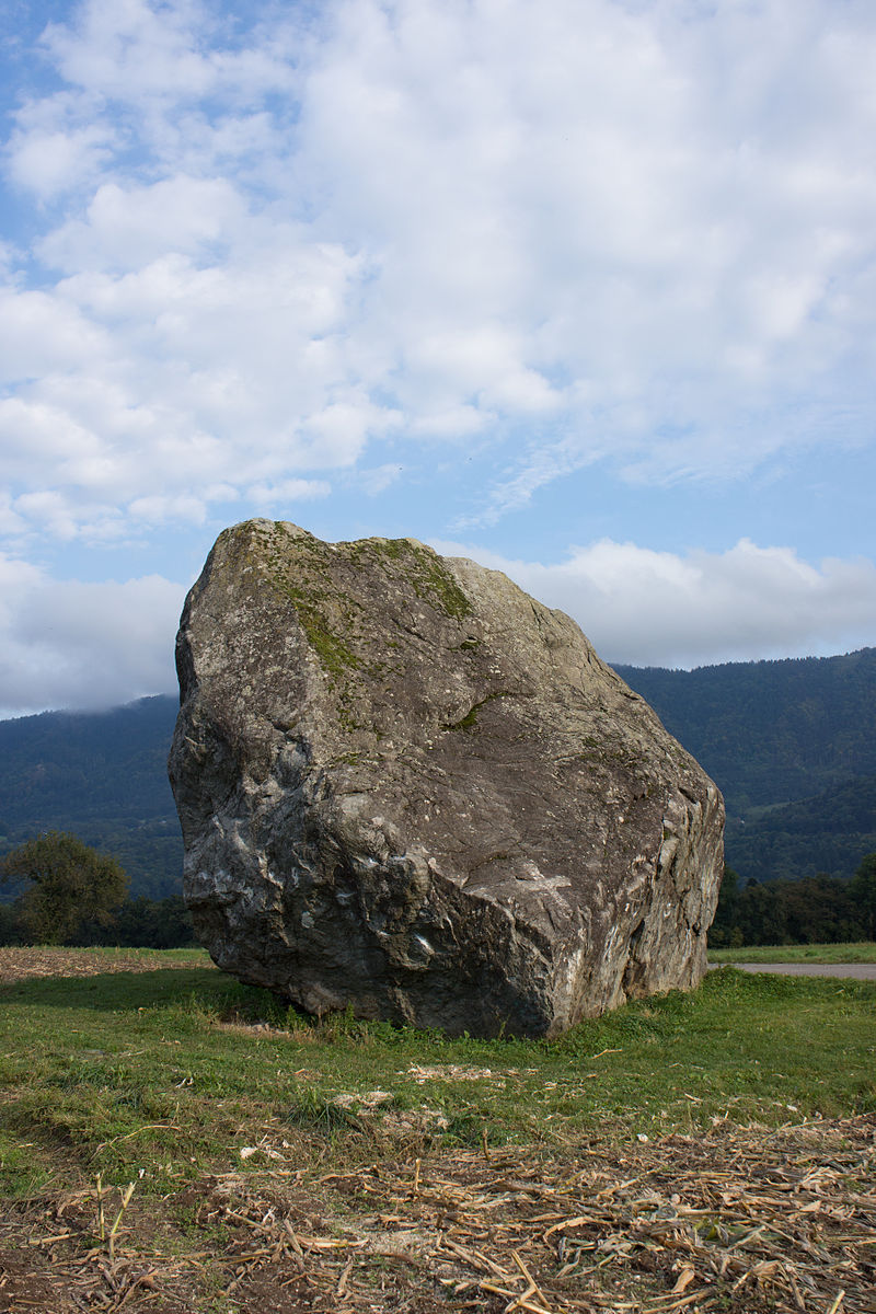 pierre à cupules à Allinges