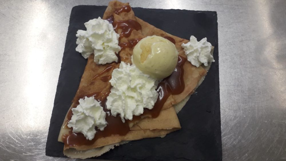 crêpe caramel beurre salé et glace vanille