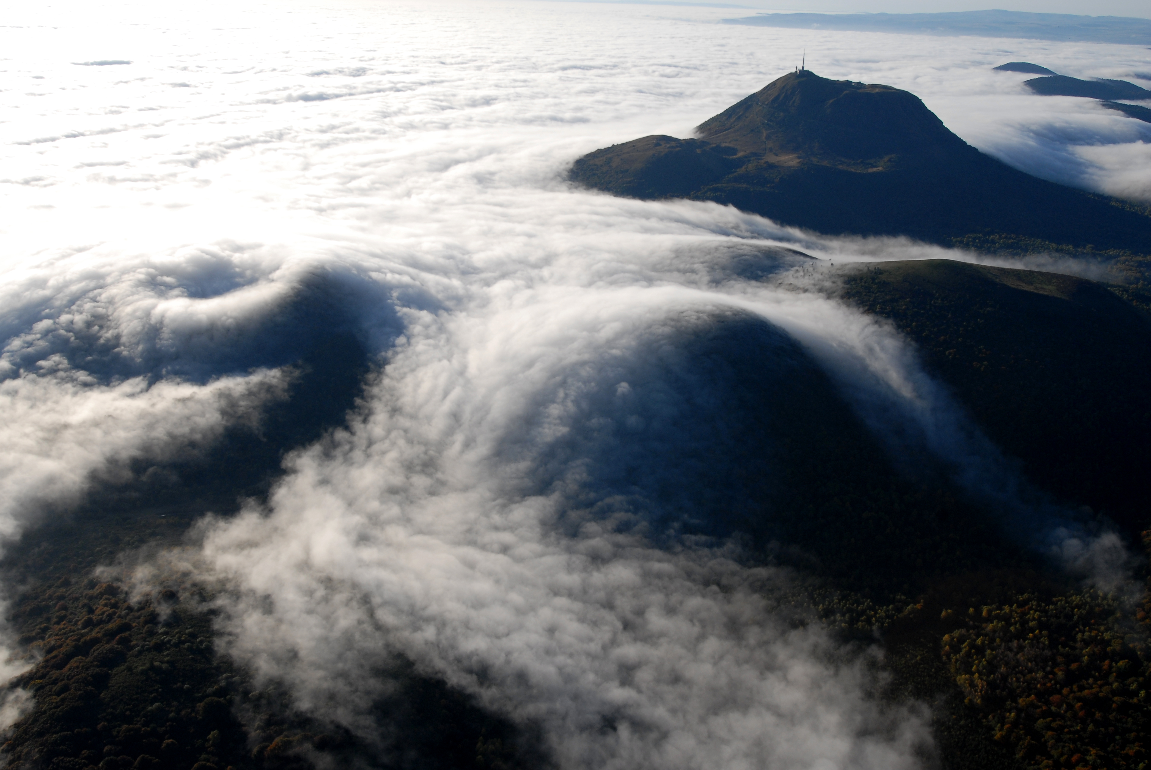 Mer de nuages sur la Chaîne des Puys